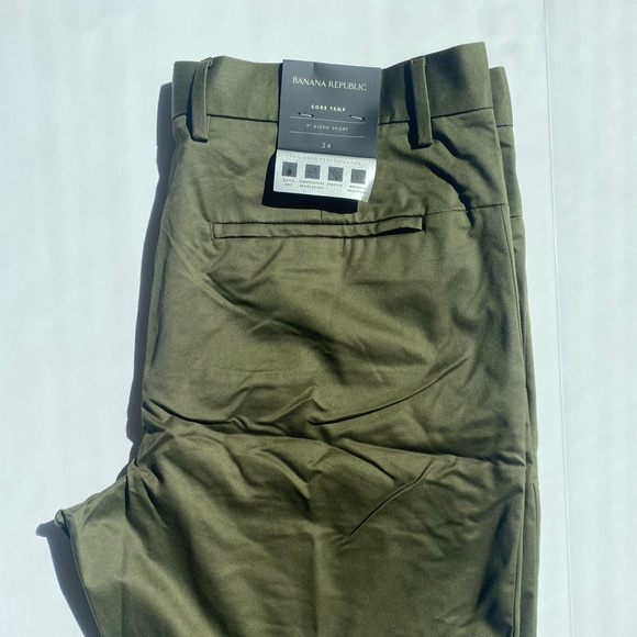 Banana Republic Core Temp 9” Aiden Short - Picture 2 of 8